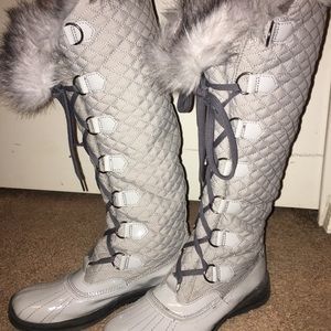 Womens size 7 snow boots
